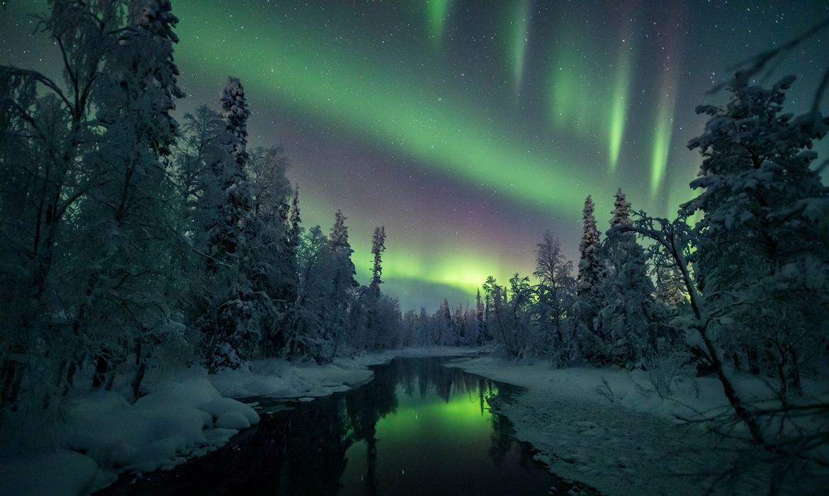 Tempestades solares vão manter auroras boreais em locais não habituais