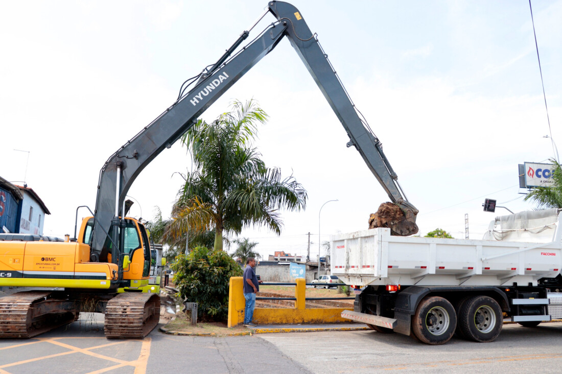 Manutenção inicia limpeza do rio Una com a retirada de 190 toneladas de resíduos