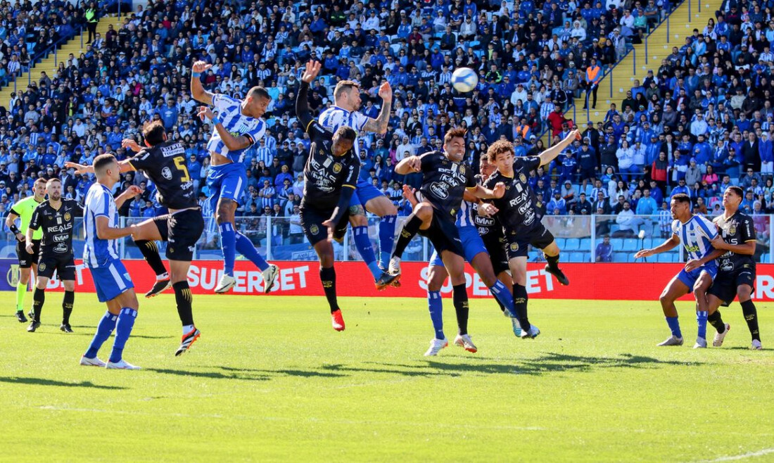 De olho no acesso para a Série A, Amazonas e Avaí jogam em Manaus