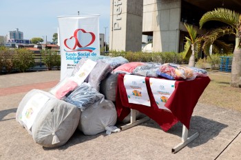 Fundo Social recebe doação de 150 peças de roupa e 75 cobertores da Sabesp