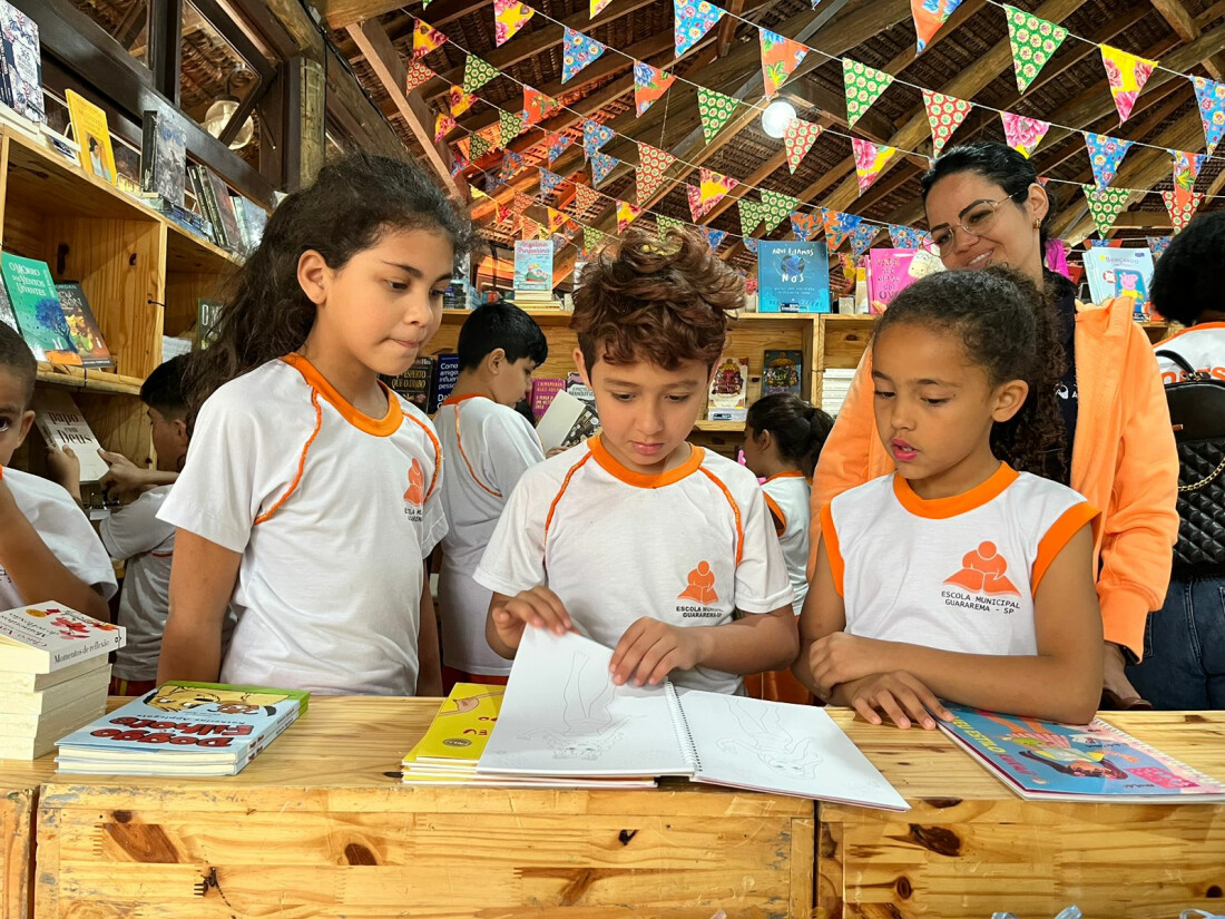 Mais de 3 mil alunos da Rede Municipal de Ensino de Guararema visitam a FLIG