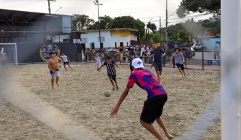 Praça no Rodeio é revitalizada, recebe pintura, alambrado e iluminação em LED