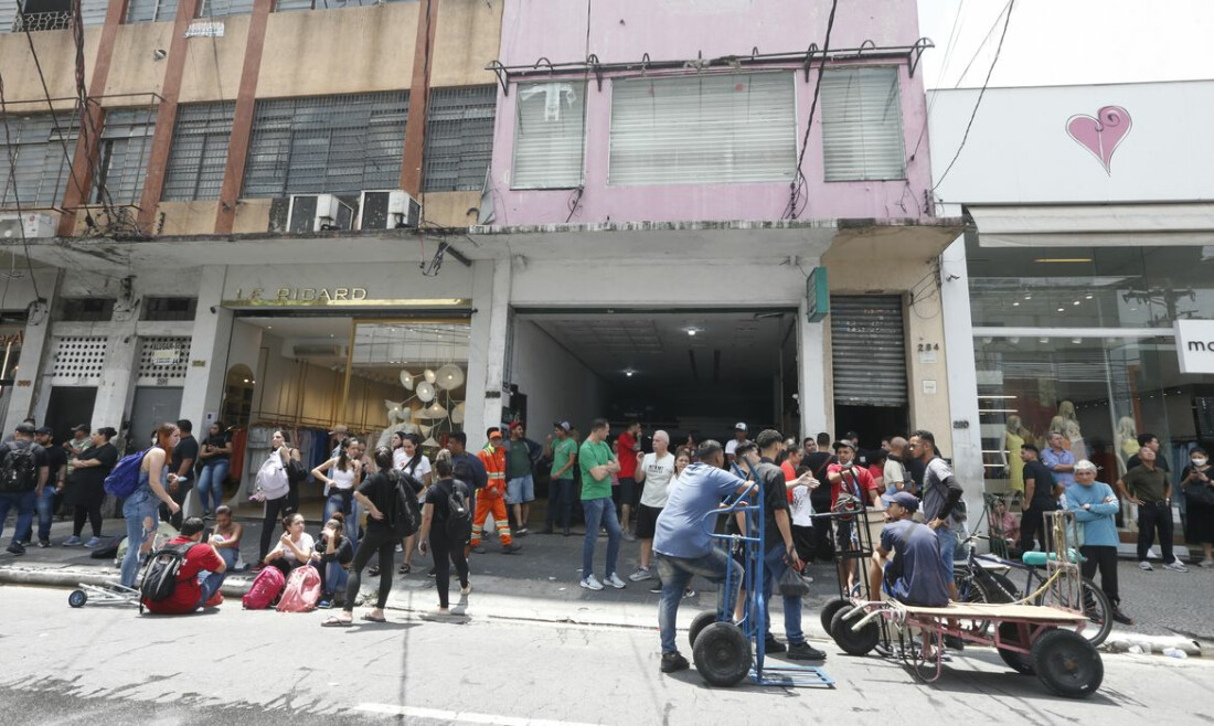 Bombeiros encerram trabalhos três dias após incêndio na região do Brás