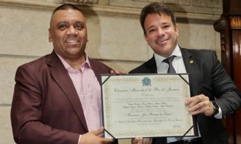 Preto Zezé recebe título de cidadão honorário do Rio de Janeiro