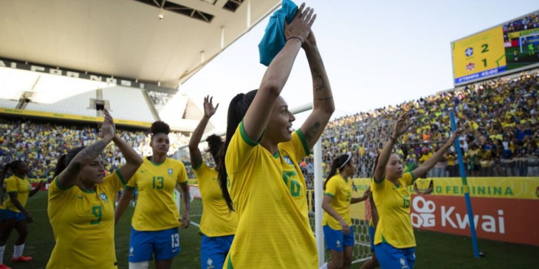Seleção feminina bate Canadá nos acréscimos em último amistoso de 2022