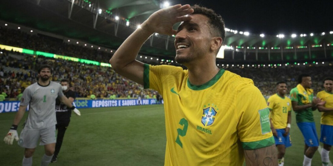 Danilo não se vê ameaçado por Dani Alves na lateral-direita da seleção