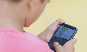 Alesp aprova projeto que proíbe uso celular nas escolas