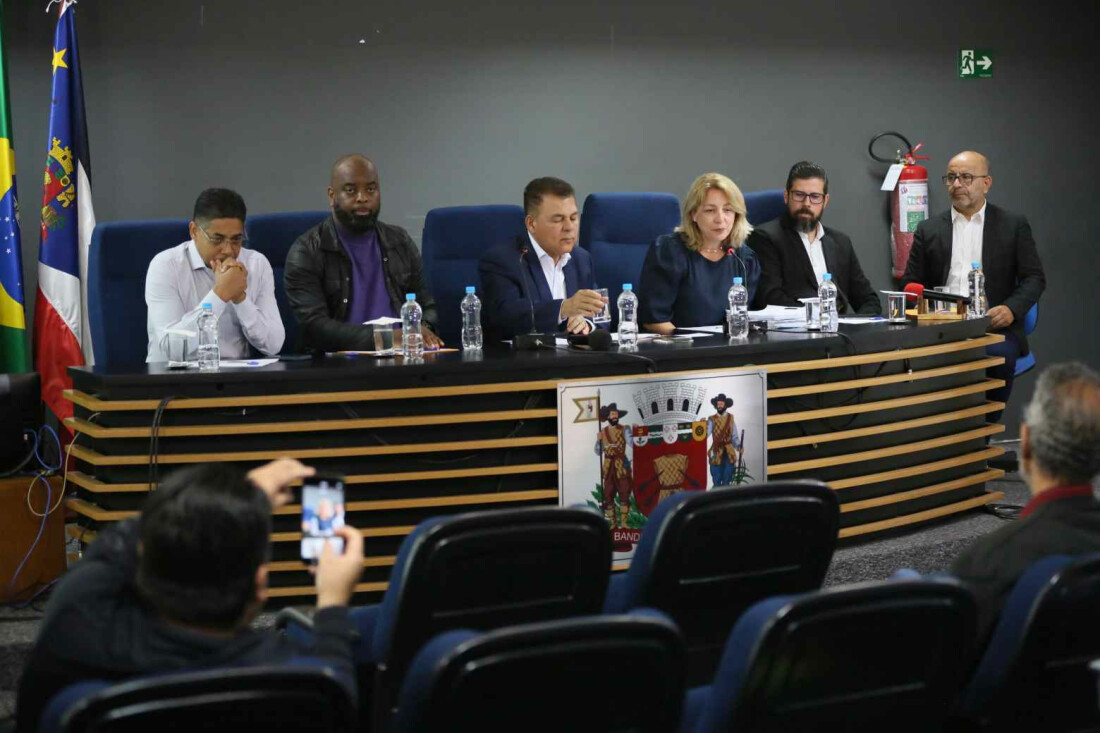 Prefeitura afirma que renovação do contrato com empresa de ônibus já era prevista  