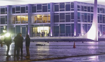 STF: Barroso conversa com Lula e diretor da PF após explosões