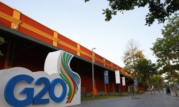 Público chega cedo ao Porto do Rio para participar do G20 Social