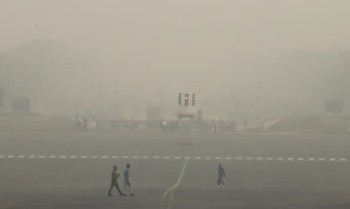 Nova Delhi fecha escolas e fábricas devido à poluição atmosférica