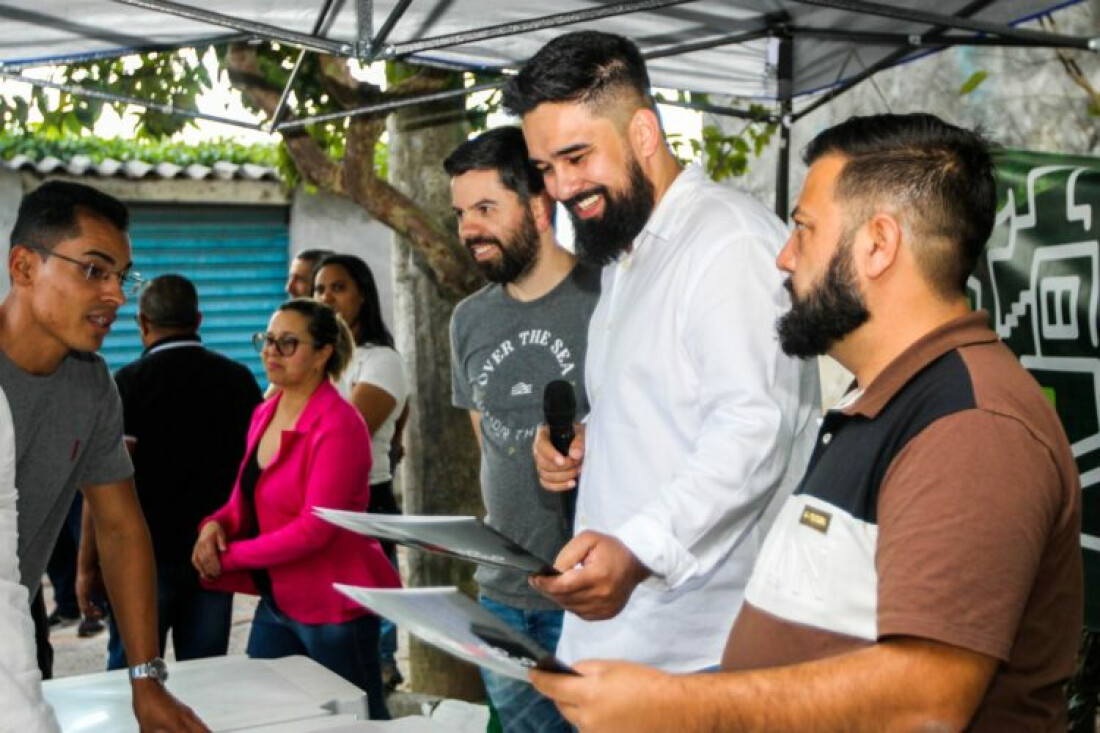 Ferraz segue com a entrega de títulos de regularização fundiária