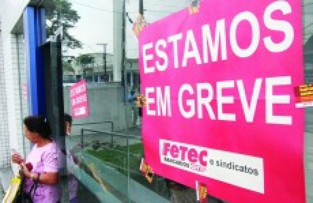 Bancos paralisam atividades por tempo indeterminado