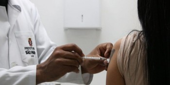 Técnicos pedem vacinas para impedir que variantes sofram mutações