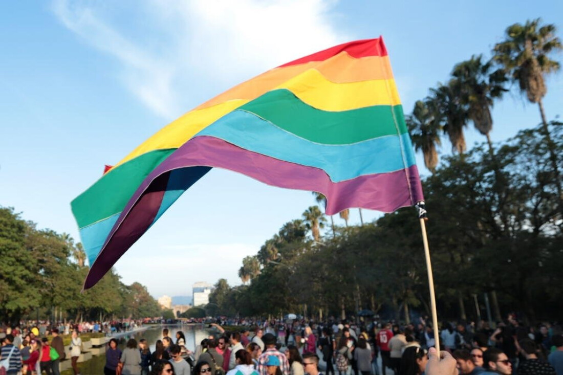 Parada LGBT acontece neste domingo (24) em Poá