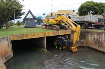 Secretaria de Manutenção de Suzano inicia última fase de limpeza do rio Una