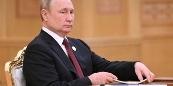 Putin fala com presidente iraniano, com ênfase em estreitar laços