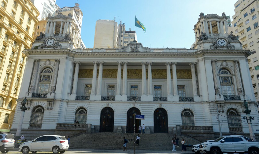Após protesto, vereadores do Rio adiam votação de lei do funcionalismo