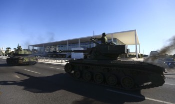 Ideia de superioridade militar dá margem a golpismo, diz pesquisadora