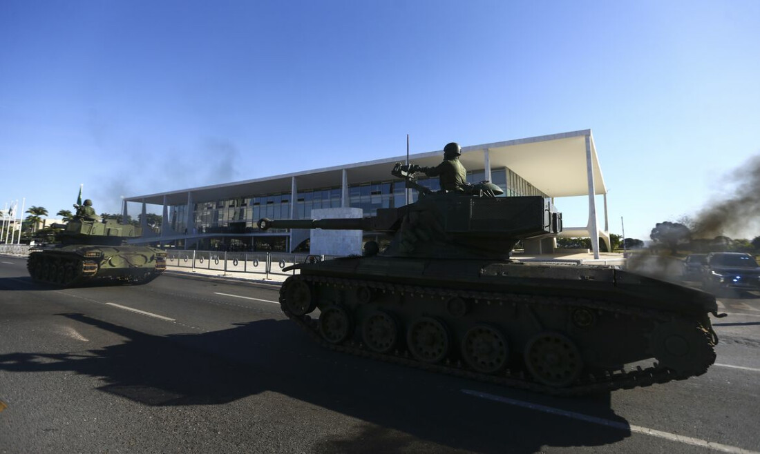 Ideia de superioridade militar dá margem a golpismo, diz pesquisadora