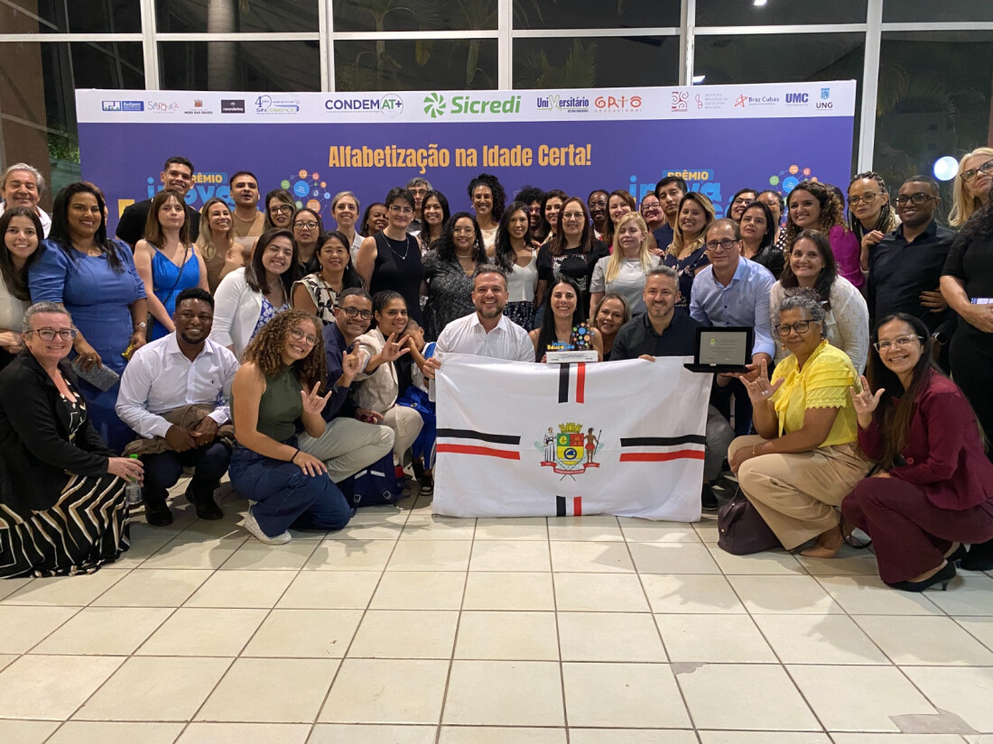 Educação de Itaquá recebe prêmio do Condemat+ de boas práticas em alfabetização