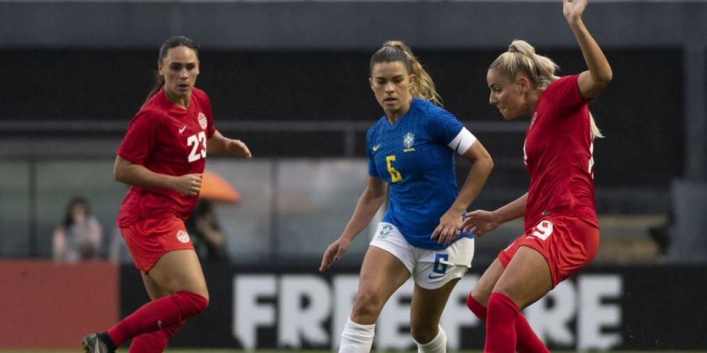 Brasil sofre nas jogadas pelo alto e perde amistoso para o Canadá