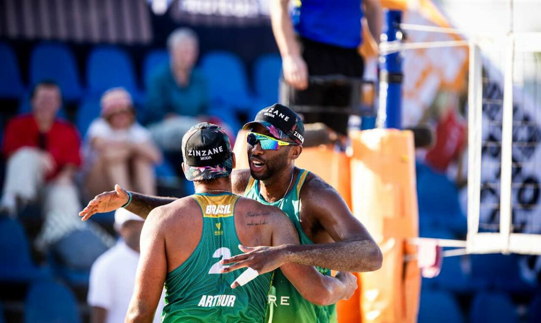 Evandro e Arthur vencem estreia no Finals do vôlei de praia mundial