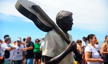 Hoje é Dia: Tom Jobim, Catulo de Paula e Dia do Forró são destaques