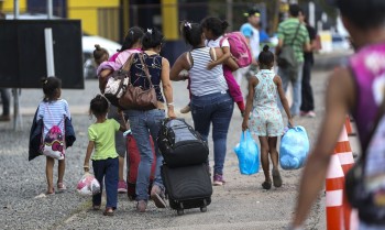 Caminhos da Reportagem mostra situação de imigrantes no país