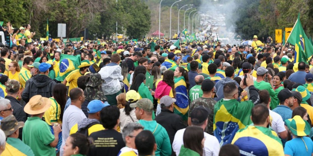 Comandantes militares condenam restrições a direitos de manifestantes