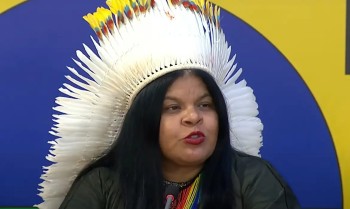 Ministra Sonia Guajajara recebe da ONU o Prêmio Campeões da Terra