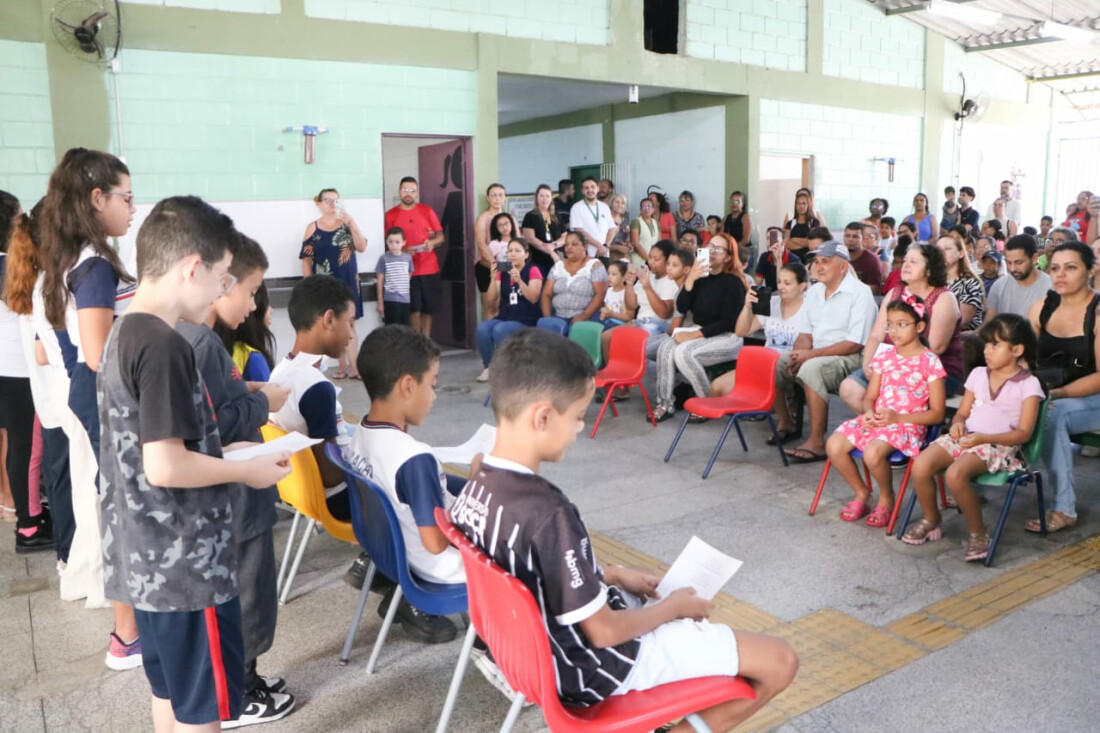 Mais de 2 mil alunos de escolas municipais participam da 'Feira do Empreendedorismo'