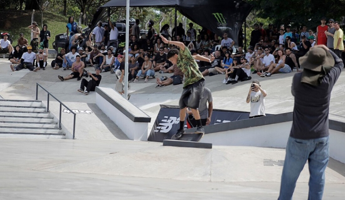 Nova pista de skate do Parque Botyra é inaugurada e recebe campeonato amador
