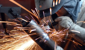 Produção industrial cai em quatro dos 15 locais pesquisados pelo IBGE