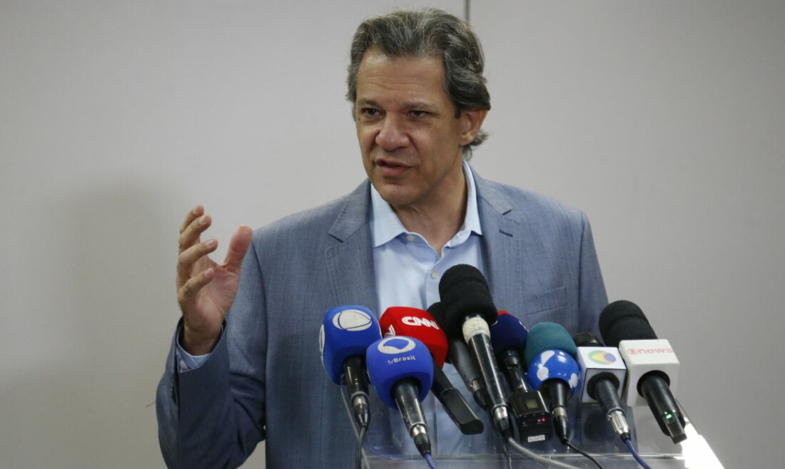 Haddad diz que câmbio é flutuante e que o dólar vai se acomodar