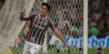 Cano vence duelo de artilheiros com Pedro Raul
