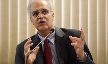 Convencer países a zerar emissões até 2040 é desafio, diz Carlos Nobre