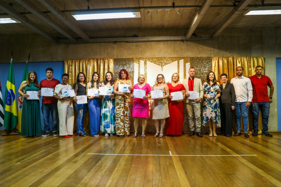 Programa “Ferraz Educa Mais” premia professores e gestores educacionais