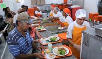 Restaurantes Bom Prato do Alto Tietê servirão almoços especiais neste fim de ano