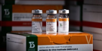 Butantan entrega 1 milhão de doses de CoronaVac para crianças 