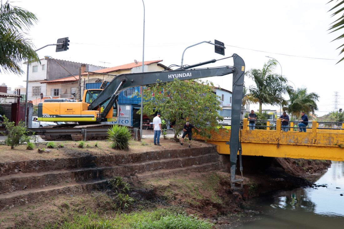 Em oito anos, Manutenção recolhe 21,6 toneladas de resíduos de cursos d'água
