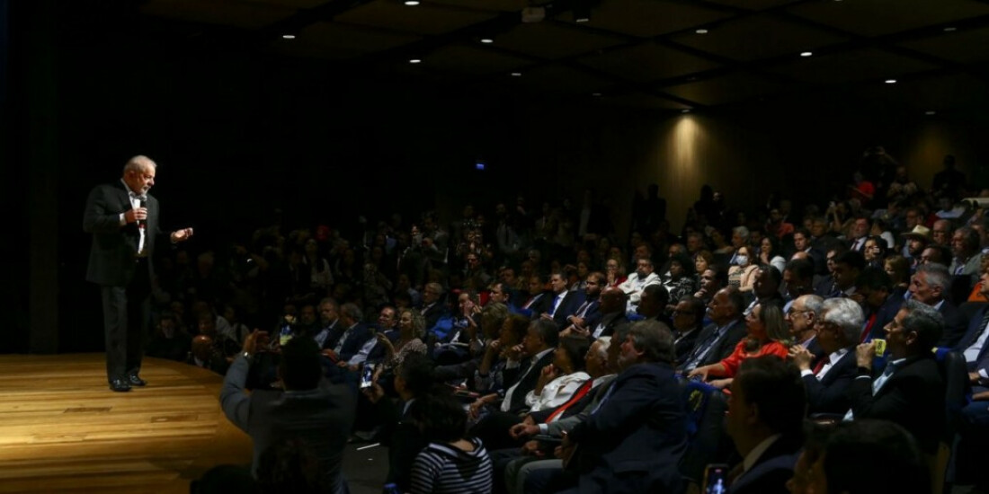 Presidente eleito se encontra com parlamentares e diz que vai dialogar