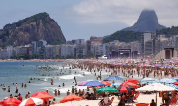 Sol movimenta praias do Rio e noite de Réveillon não deve ter chuva