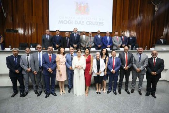 Prefeita, vice-prefeito e 23 vereadores são empossados na Câmara de Mogi 