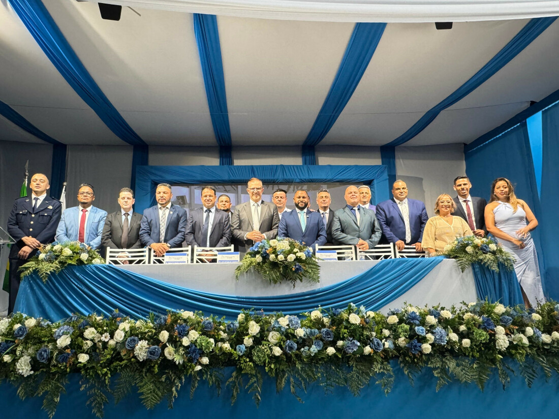 Mais de 500 pessoas prestigiam posse do prefeito, vice e vereadores de Arujá