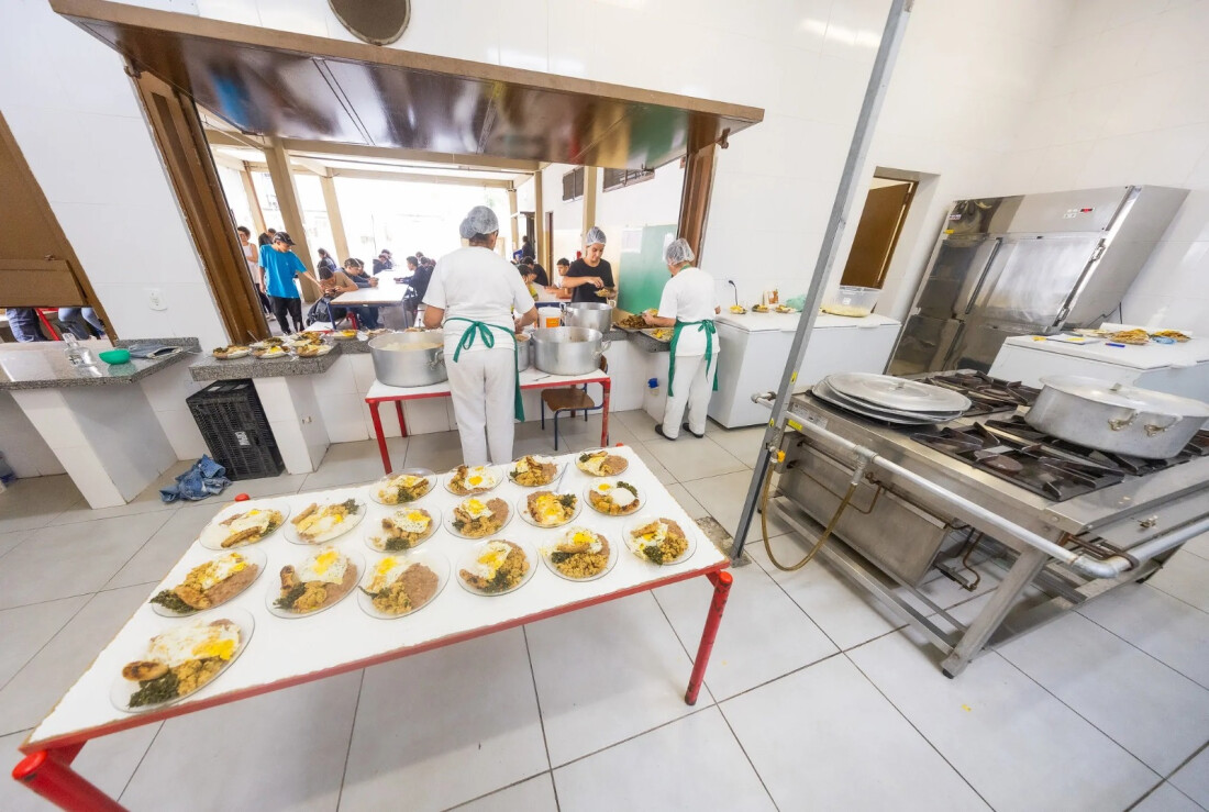 Alunos da rede estadual terão refeições nas escolas a partir de hoje (2)
