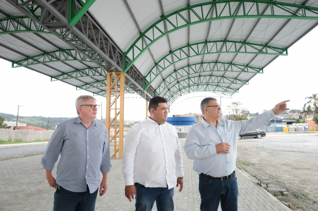 Pedro Ishi vistoria obras que deverão ser concluídas em até cem dias