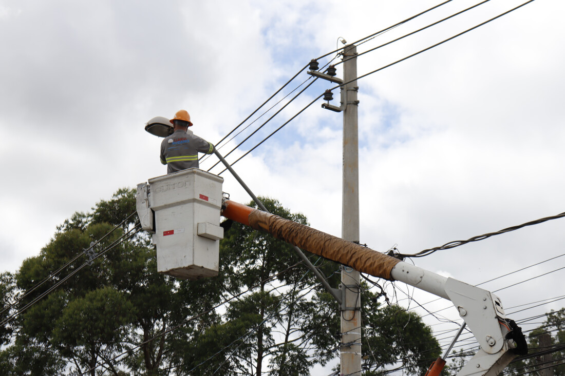 Manutenção garante 92 mil atendimentos de iluminação e 5 mil lâmpadas de LED 