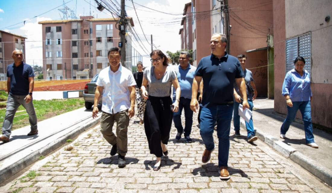 Primeiro dia de mutirão retira 194 toneladas de resíduos em Jundiapeba   