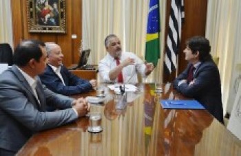 Abel Larini pede investimentos para Arujá ao vice-governador